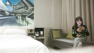 【利哥探花】23岁外围女神，探花史上首现全新性爱动作，眼镜仔实力猛男，小姐姐高潮阵阵爽瘫了