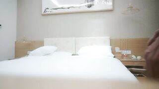 【利哥探花】高价约炮高颜值外围女，穿着黑丝草非常有感觉