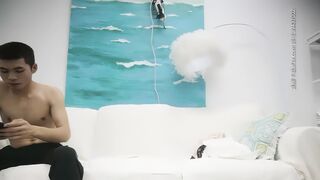 【千人斩探花】约了个白裤少妇，特写口交镜头前后入抽插猛操干出血来了，只好深喉口爆