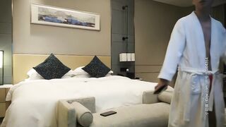 【文轩探花】约了个黑衣长发美女，完美胸型，卖力口交