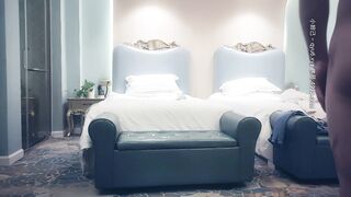 【赵总寻花】净身高172cm苗条眼镜反差婊，做爱奔放非常骚，