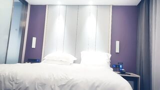 【赵总寻花】反侦察意识很强的校花用手机偷偷扫描有没有偷拍设备，最后还是被偷拍了，非常温柔的东北小姐姐被狠狠输出