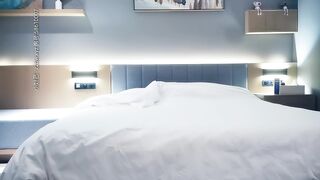 【黄先生探花】175车模来袭，大胸粉嫩摁倒在床舔，观音坐莲花式啪啪激情四射