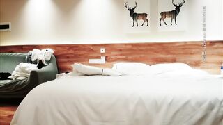 【黄先生探花】前凸后翘风骚女_黑丝艳舞小骚货饱满大奶别错过_听译字幕