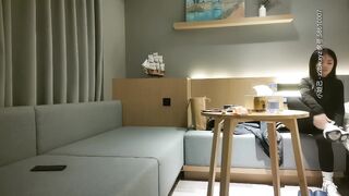 【黄先生探花】大胸萝莉，脱光光沙发调情，床上经典性爱动作来一套