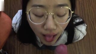 情侣泄密自拍 眼镜妹被啪啪颜射口爆！