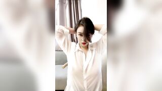 超级高颜值的气质豪乳女友【裸舞篇】和小鲜肉男友啪啪大秀口爆 白衣巨乳太诱人了
