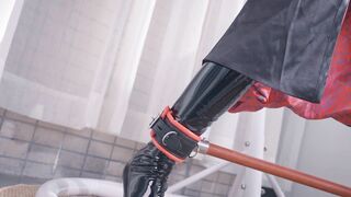 《cos约尔小姐》约尔太太执行任务中被偷袭绑了起来，跪吊+日式直腿+两次强_高+跳da…_x000D_