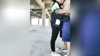 熟女学完车，在工地和儿子搞起来， 深喉口交大放异彩，后入啪啪声激起阵阵肉浪