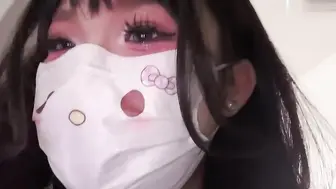 哥哥在打飞机，我跑到哥哥房间门口自慰被发现