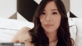 来自亚洲的娇小可爱 Elle喜欢骑Isiahs黑人壮汉的黑硬粗大屌
