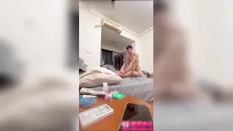 台湾情侣私密互动流出，大尺度火辣动作与挑逗表情全程记录