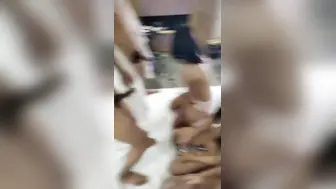 南宁表妹-18岁梦涵.今晚小P孩拼了命练习，两小时狂射了三次，还是逃不过三分钟啊 ，梦涵被腹肌哥肏得彻底爽翻，又被内射！ (1)