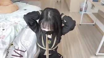 捆绑学生妹子炮机强制高潮