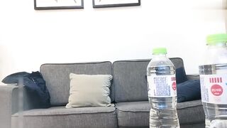 探花大神】约了个鸭舌帽白衣学生妹沙发上扛腿猛干大肉棒疯狂蹂躏