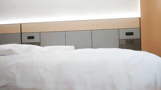 探花精选长相甜美白色体恤妹子后入抽插表情清晰可见