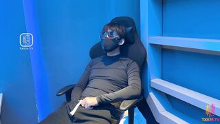 [糖心Vlog] 网咖强上淫荡小女警 抓捕不成反被强插骚穴 精液射满身 - 夏水水