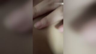 【元旦跨年夜偷情大嫂】家庭聚会吃完饭后，大哥嫂子在厨房洗碗，我在大哥面前强行把嫂子拉回他们的婚房操喷她！