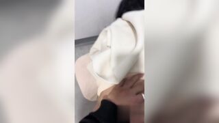 出轨偷情系列 老婆闺蜜来我家做客 送她回家的时候被我拉到楼道里操了 跟我操女儿是同一个地方!